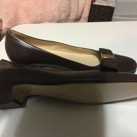 Ladies  2.5" Pump, Size 8AA - Picture 2 of 4